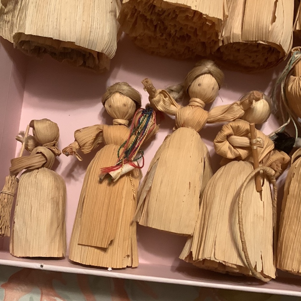 Handcrafted Corn Husk Dolls Set of 12 - Picture 5 of 5